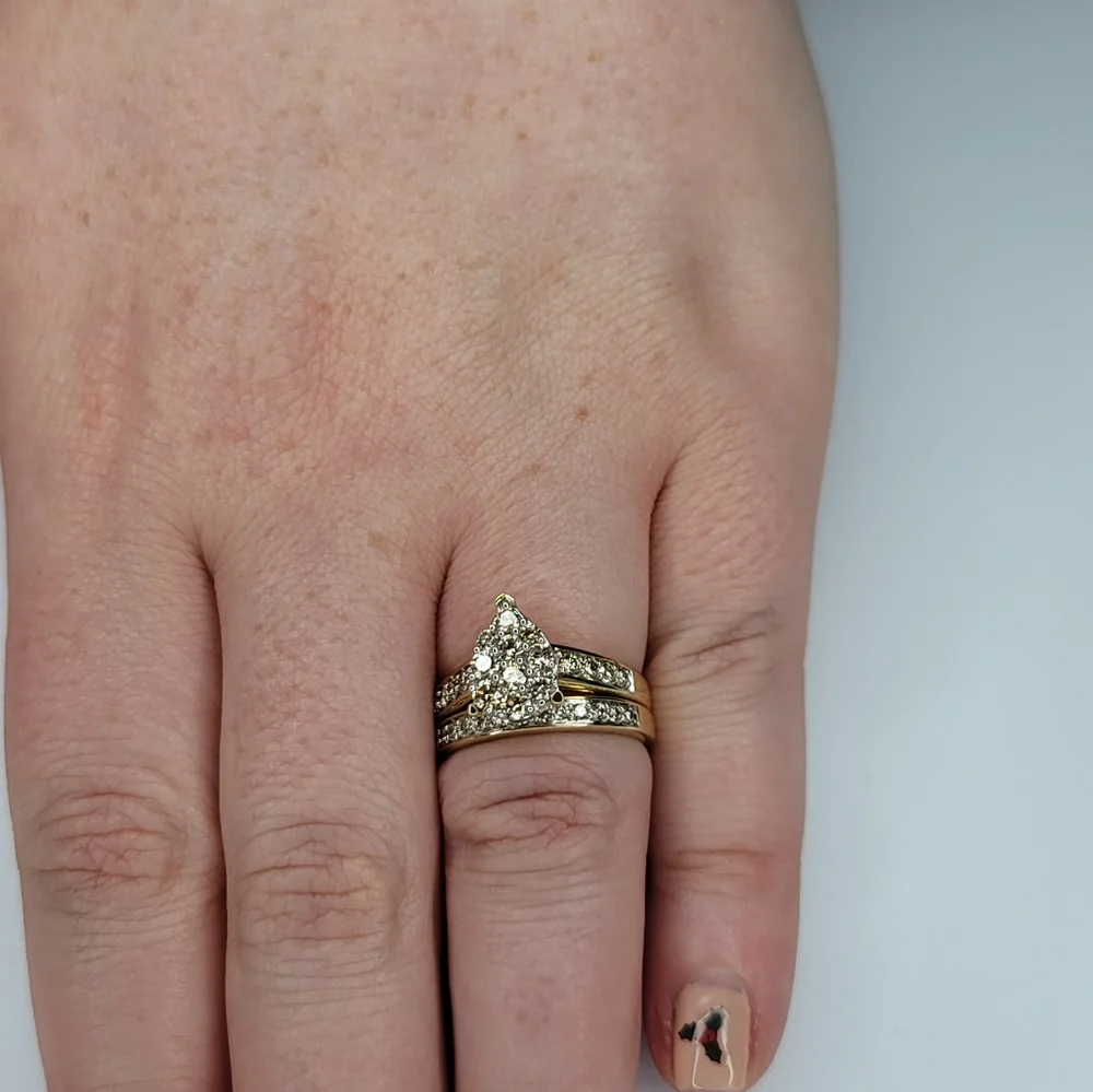 10K Diamond Ring Set - Picture 3 of 16